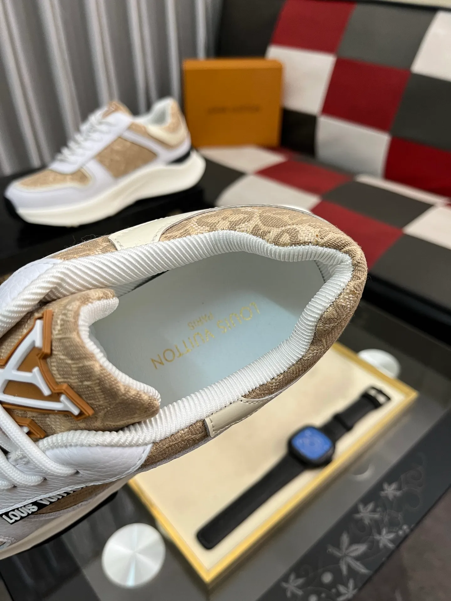 Men's shoes 💰458⌚️⌚️【LOUlS VUlTTON】Louis Vuitton ~ unique and casual style. LV counter purchasing 🏃casual shoes😍😍 are on sale at the men's counter at the same time. Italian imported brands select top-layer Italian cowhide. 🐑Sheepskin lining (refuses to discolor and grind feet) Sole: Original sole specially provided by the original factory 🎬Better in kind Code number: 38-444⃣️Color selection